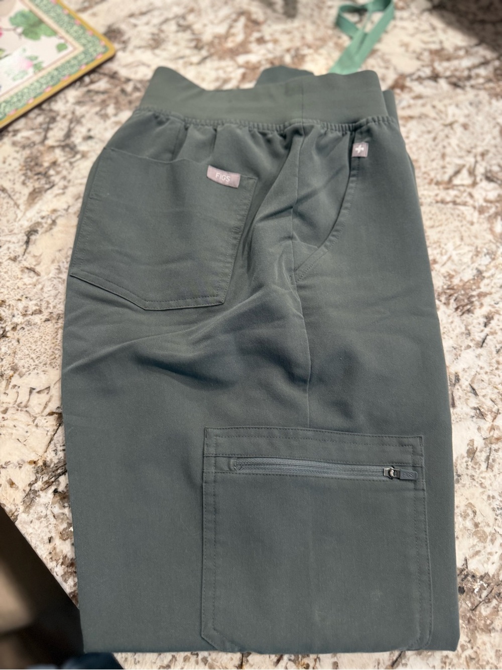 FIGS Women’s Forest Green Utility Pant Small